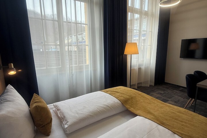 Room 10 of 48
