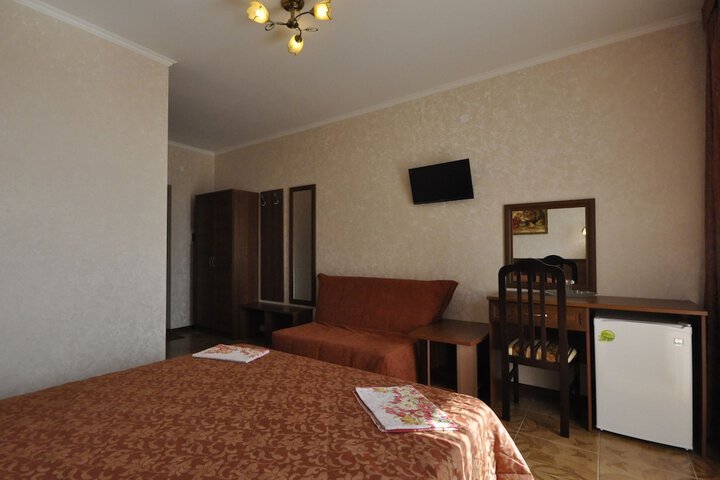 Room 3 of 6