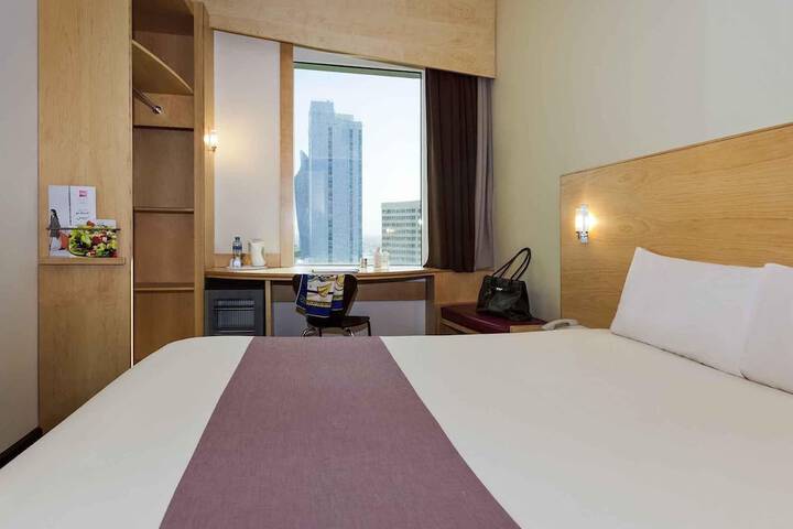 Room 27 of 65
