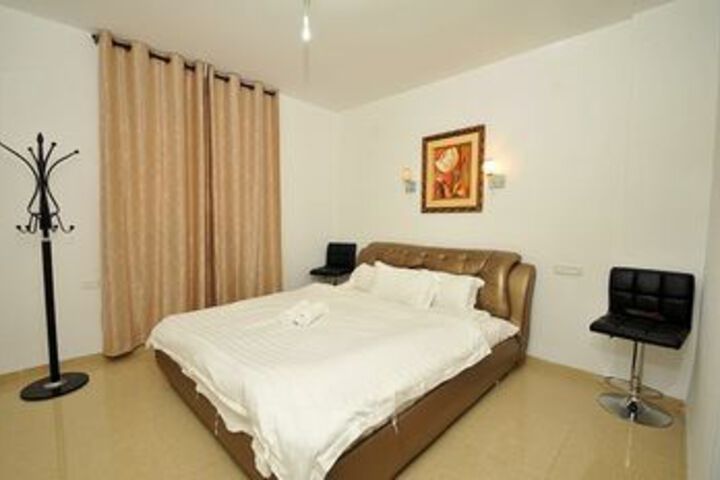 Room 9 of 32