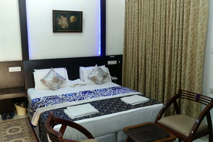 Room 6 of 16