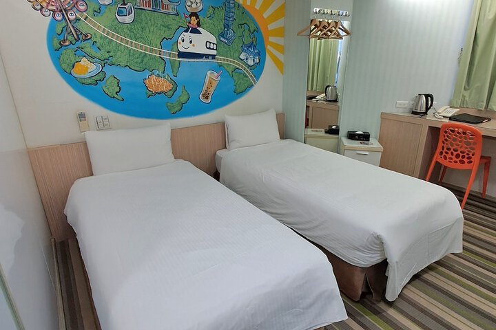 Room 28 of 32
