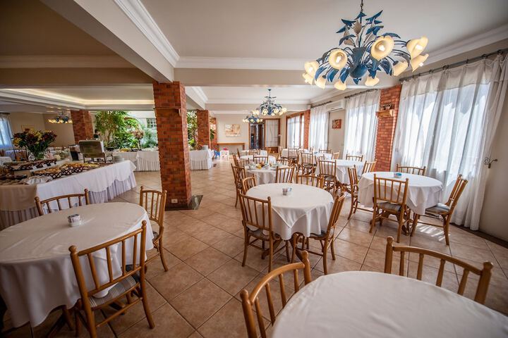 Ballroom/Hall 55 of 69