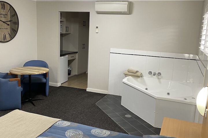 Room 25 of 74