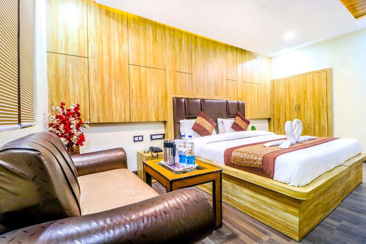 Room 17 of 28