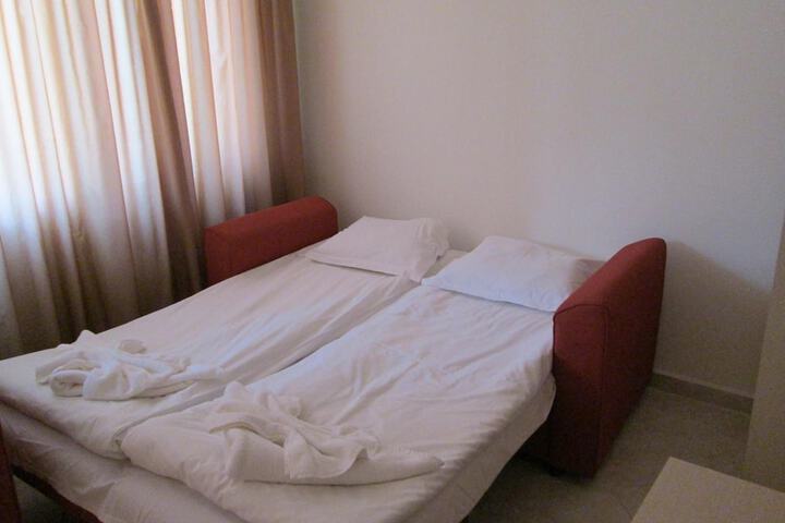 Room 4 of 52
