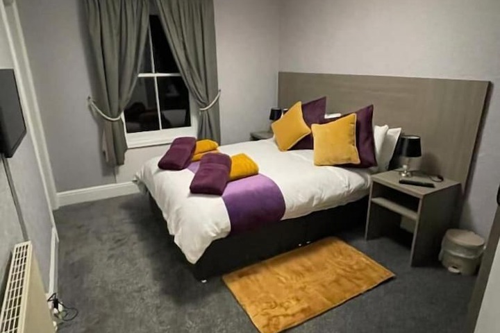 Room 3 of 27