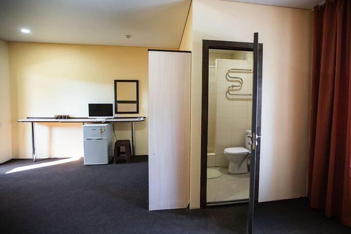 Room 9 of 39