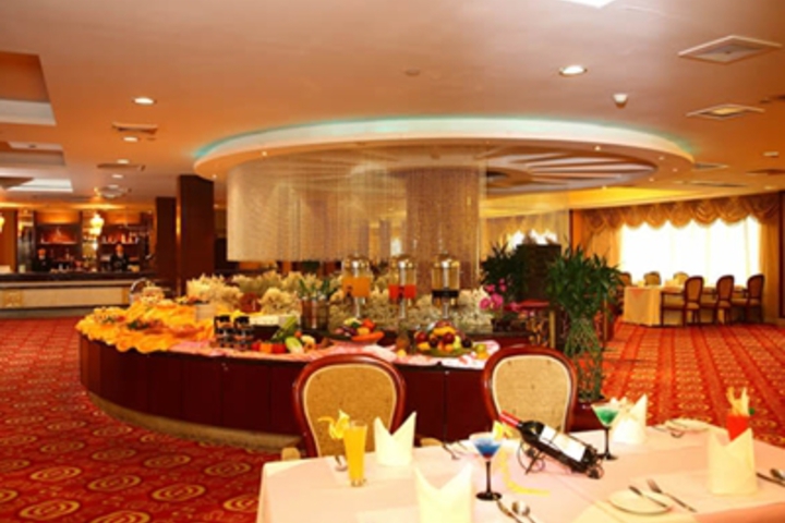 Dining 12 of 17