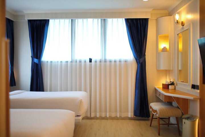Room 26 of 86