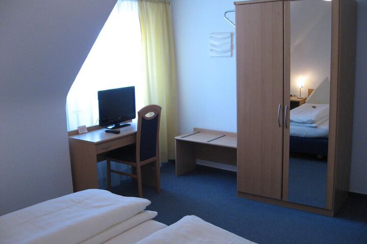 Room 5 of 17