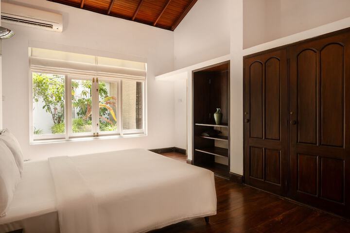 Room 12 of 20