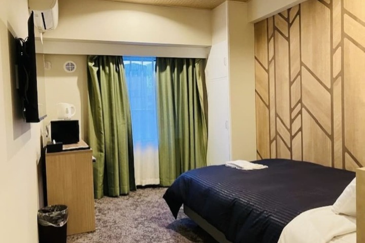 Room 8 of 27