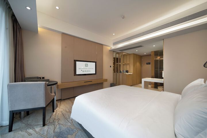 Room 28 of 83