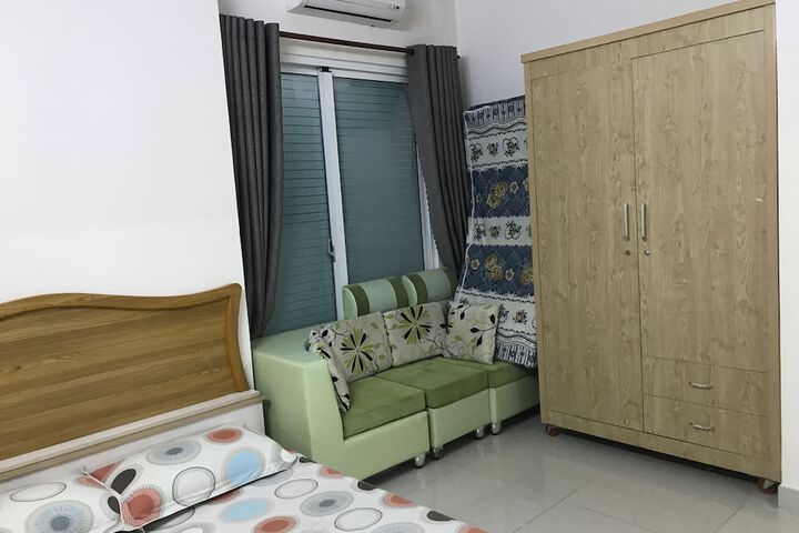 Room 6 of 14