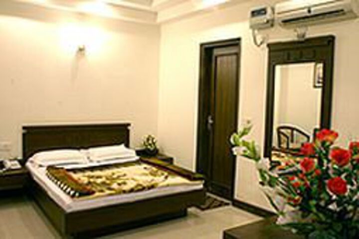 Room 5 of 14