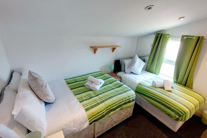 Room 3 of 28