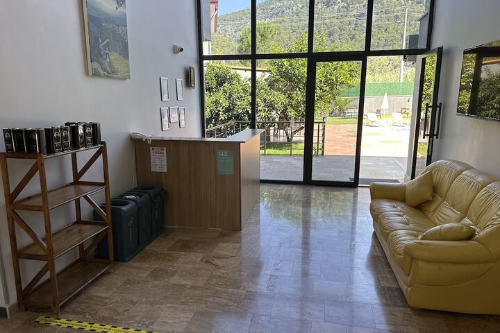 Hero Image 1 of 31