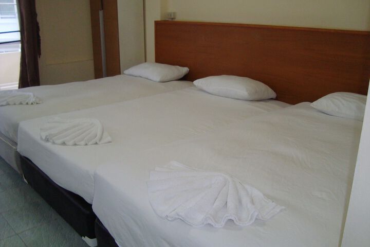 Room 8 of 86