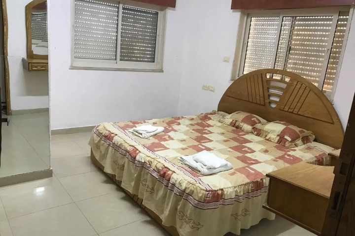 Room 4 of 10