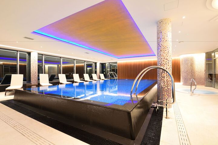 Hotel Pool