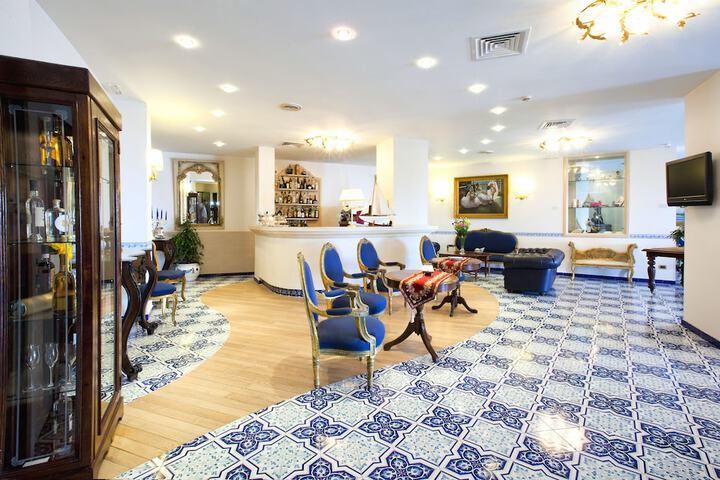 Hotel 2 of 75