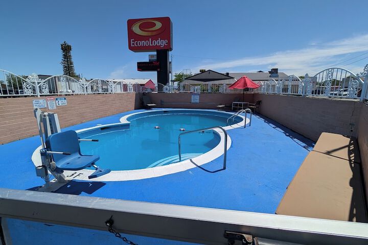 Pool 20 of 29