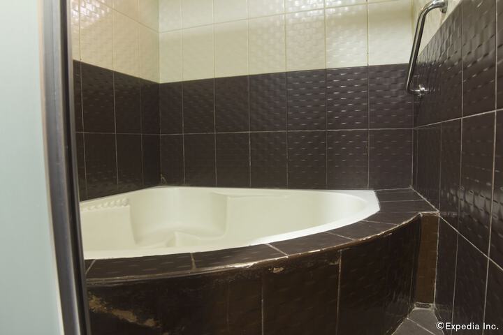 Hot Tub 43 of 49