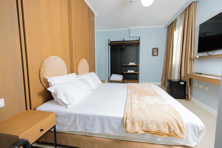 Room 87 of 132
