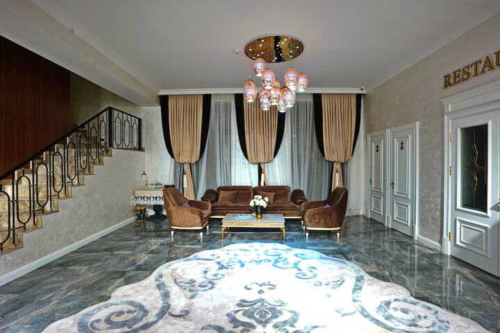 Room 18 of 37
