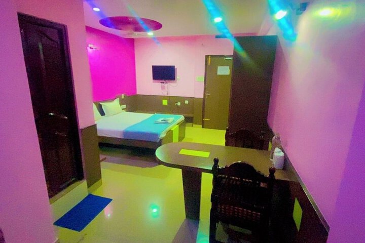 Room 13 of 35