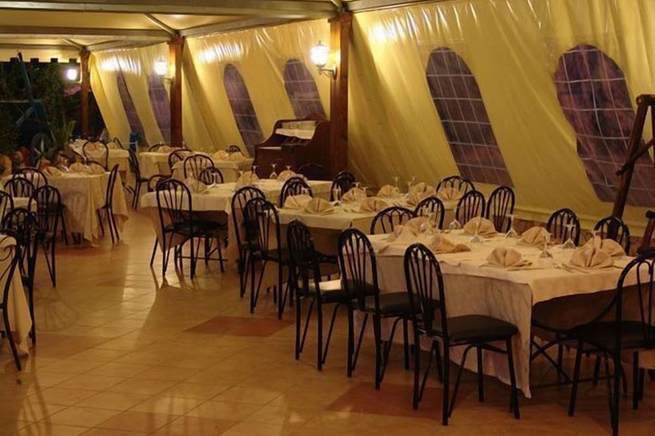 Dining 42 of 133