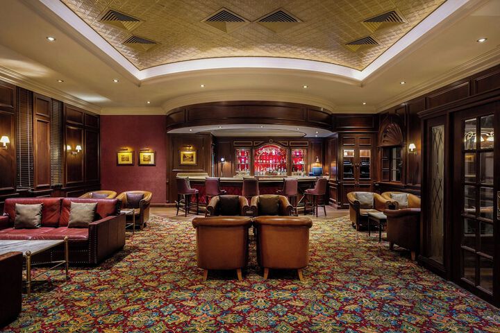 Lounge 127 of 152