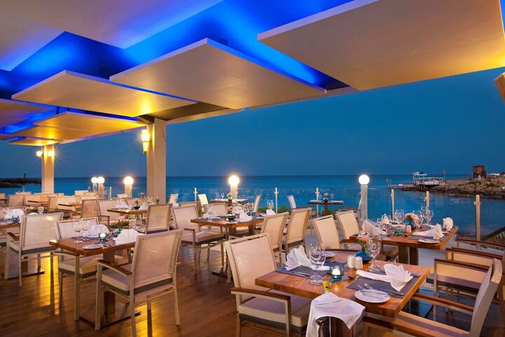 Dining 52 of 76