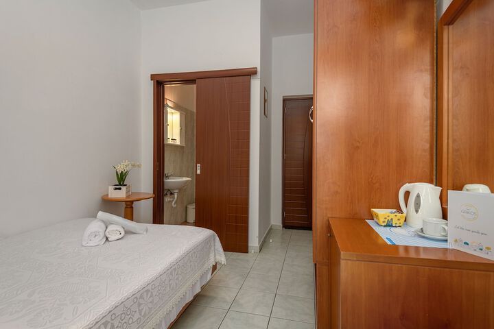 Room 30 of 48