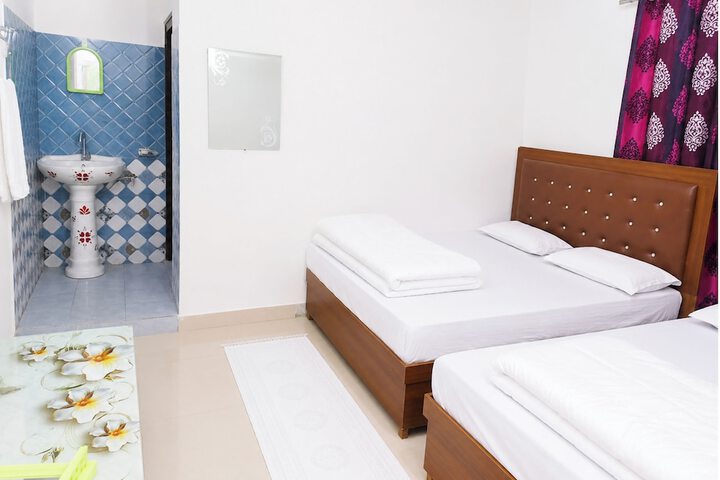 Room 7 of 14