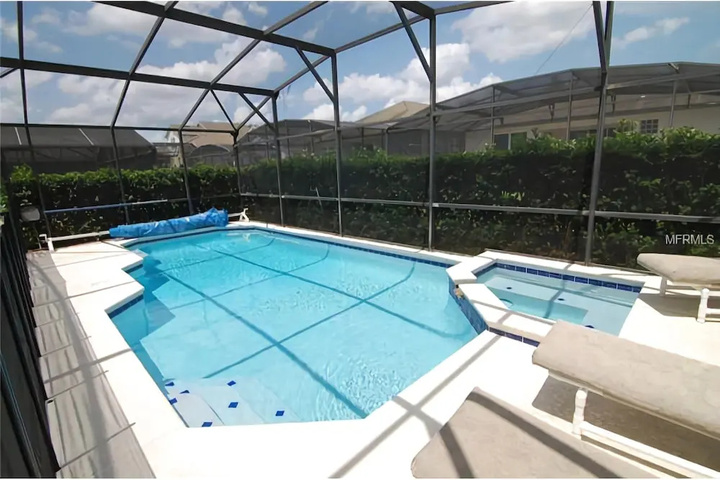 Pool 13 of 28