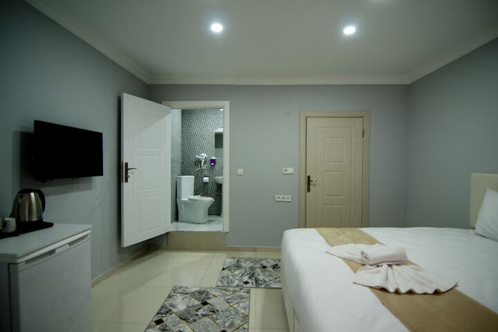 Room 35 of 83