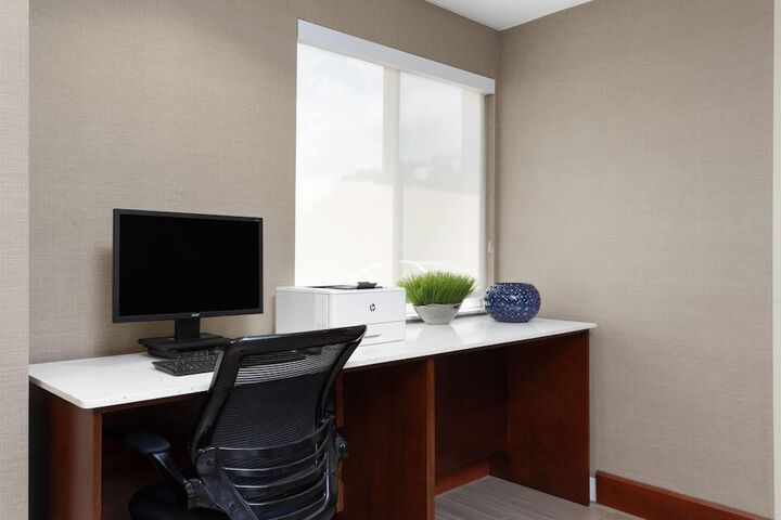 Business Center 43 of 44