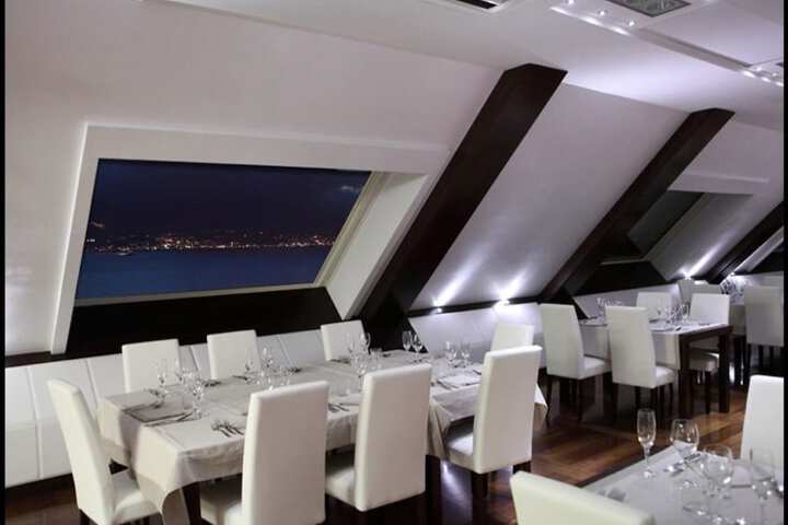Dining 15 of 31