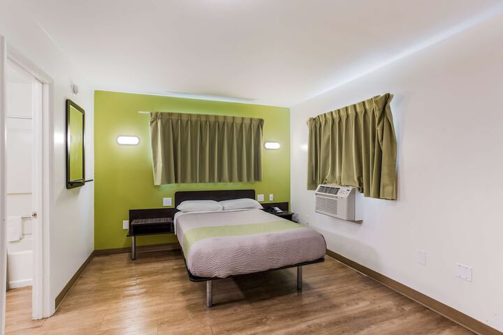 Room 20 of 38