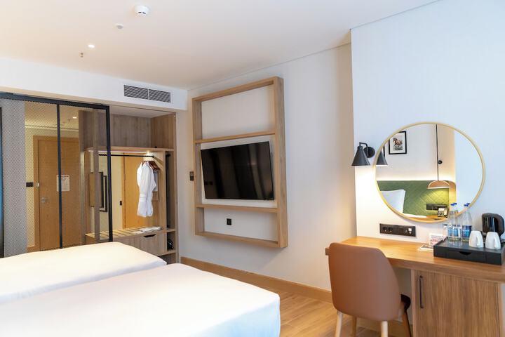 Room 9 of 62