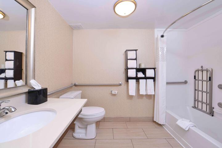 Double Accessible Queen Size Bed (2 of 5)