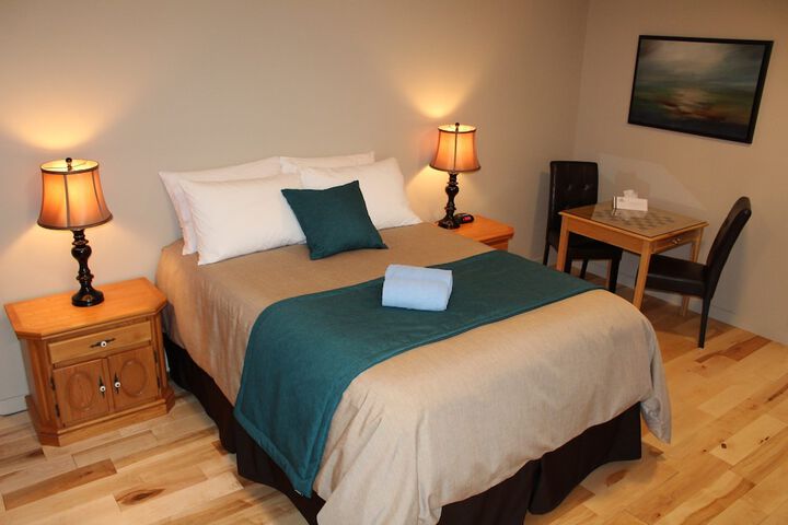 Room 4 of 9