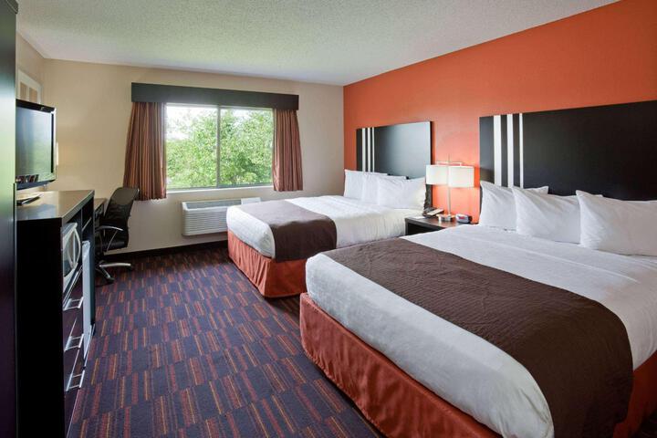 2 Queen Beds (3 of 10)