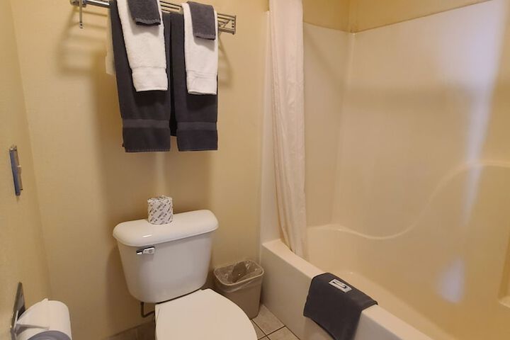Room 80 of 83