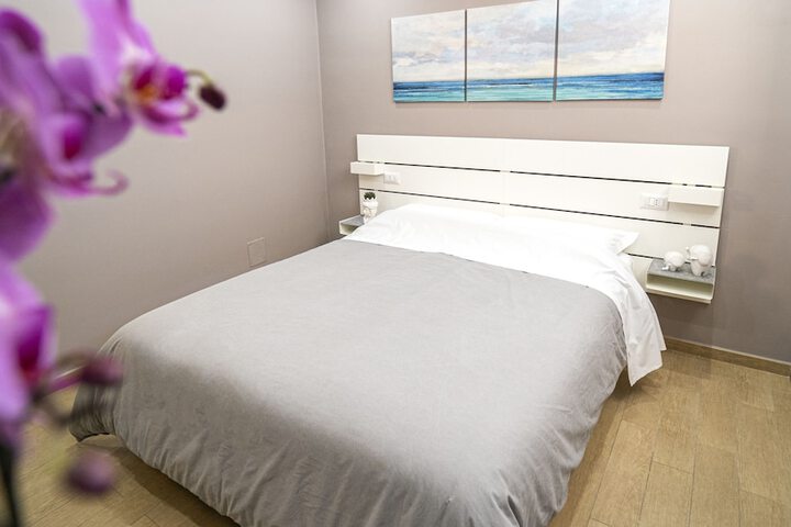 Room 8 of 16