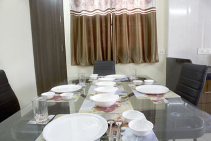 Dining 6 of 28