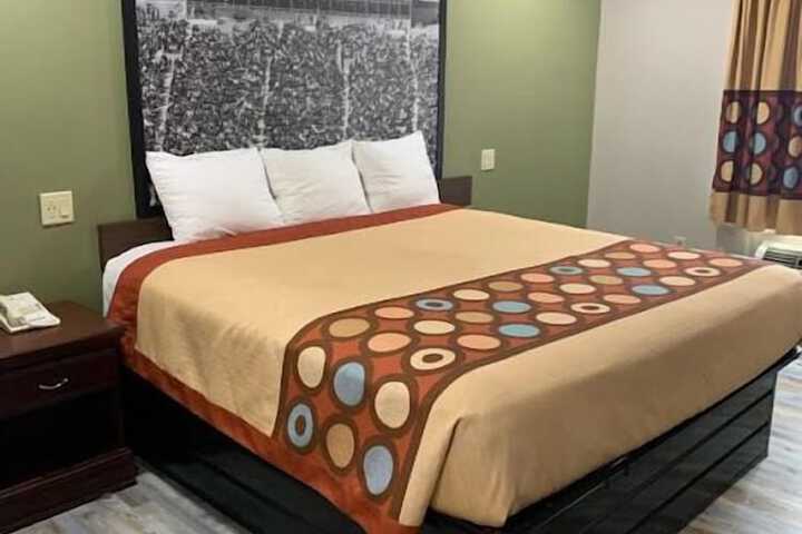1 King Bed (11 of 12)