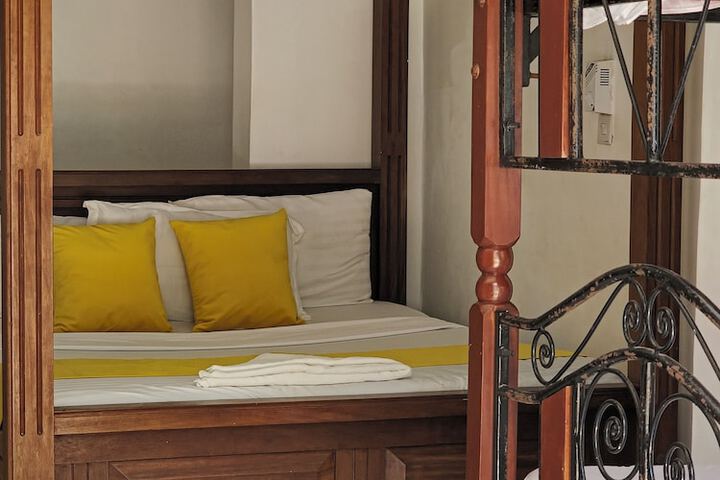 Room 8 of 43